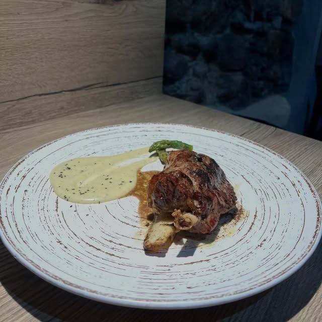 Plat de Tse Tse amb salsa i pebre vermell