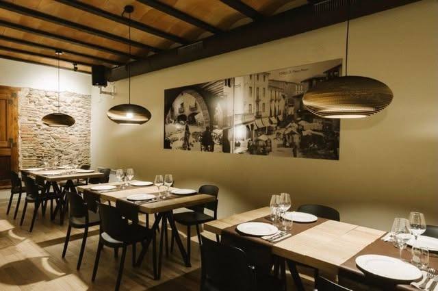 Sala de Tse Tse amb la barra i les plantes