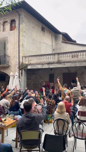 Concert a la Plaça Vella davant de L’Animal